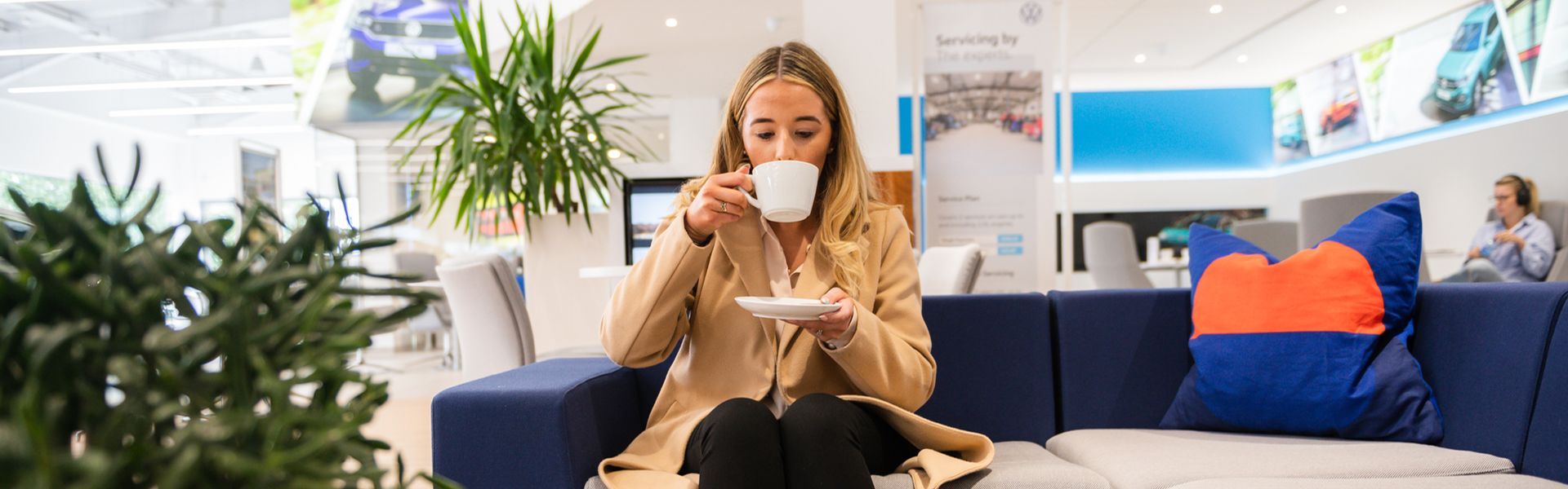 Volkswagen customer enjoys a cup of tea at Agnew Volkswagen Belfast while car is having express lane servicing