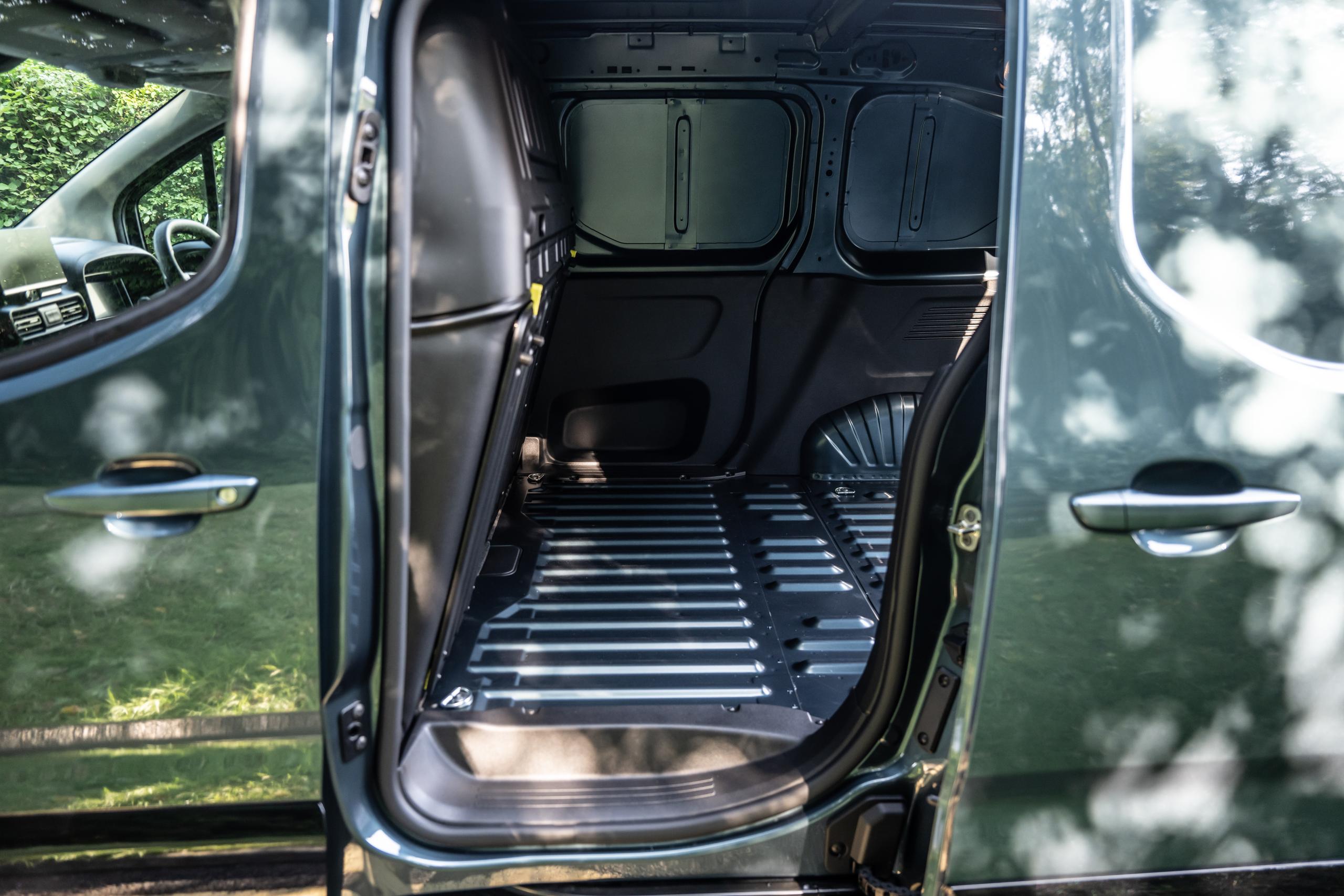 side interior of CITROEN E BERLINGO