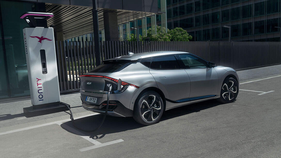 Top Gear reviews the Kia EV6