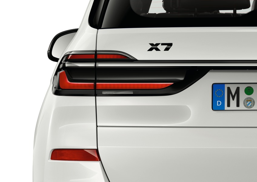 BMW X7 exterior