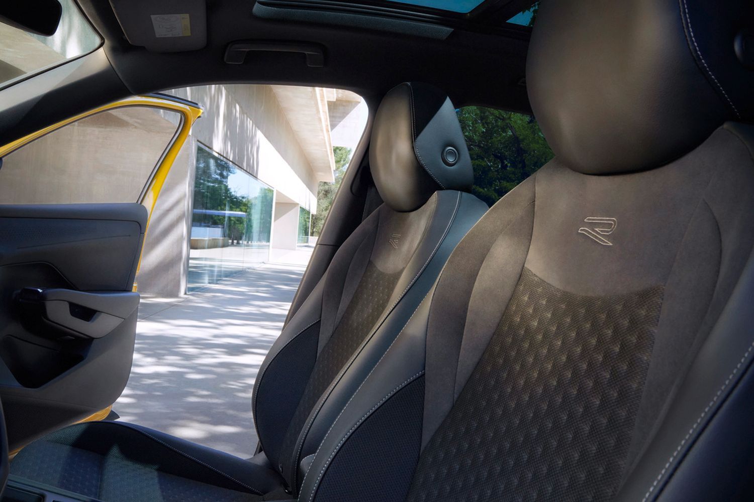 Interior of the all-new Volkswagen T-Roc seating