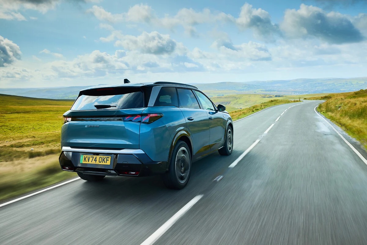 PEUGEOT E-5008 wins Best Electric 7 Seater at the Electric Car of the Year Awards 2024