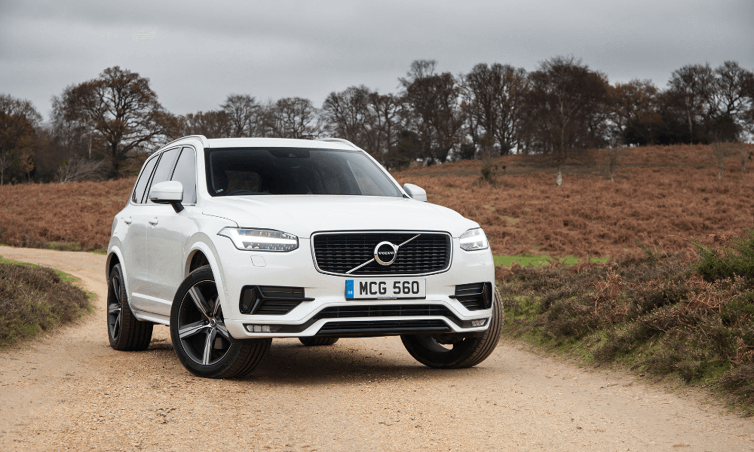 White Volvo XC90 Front side view