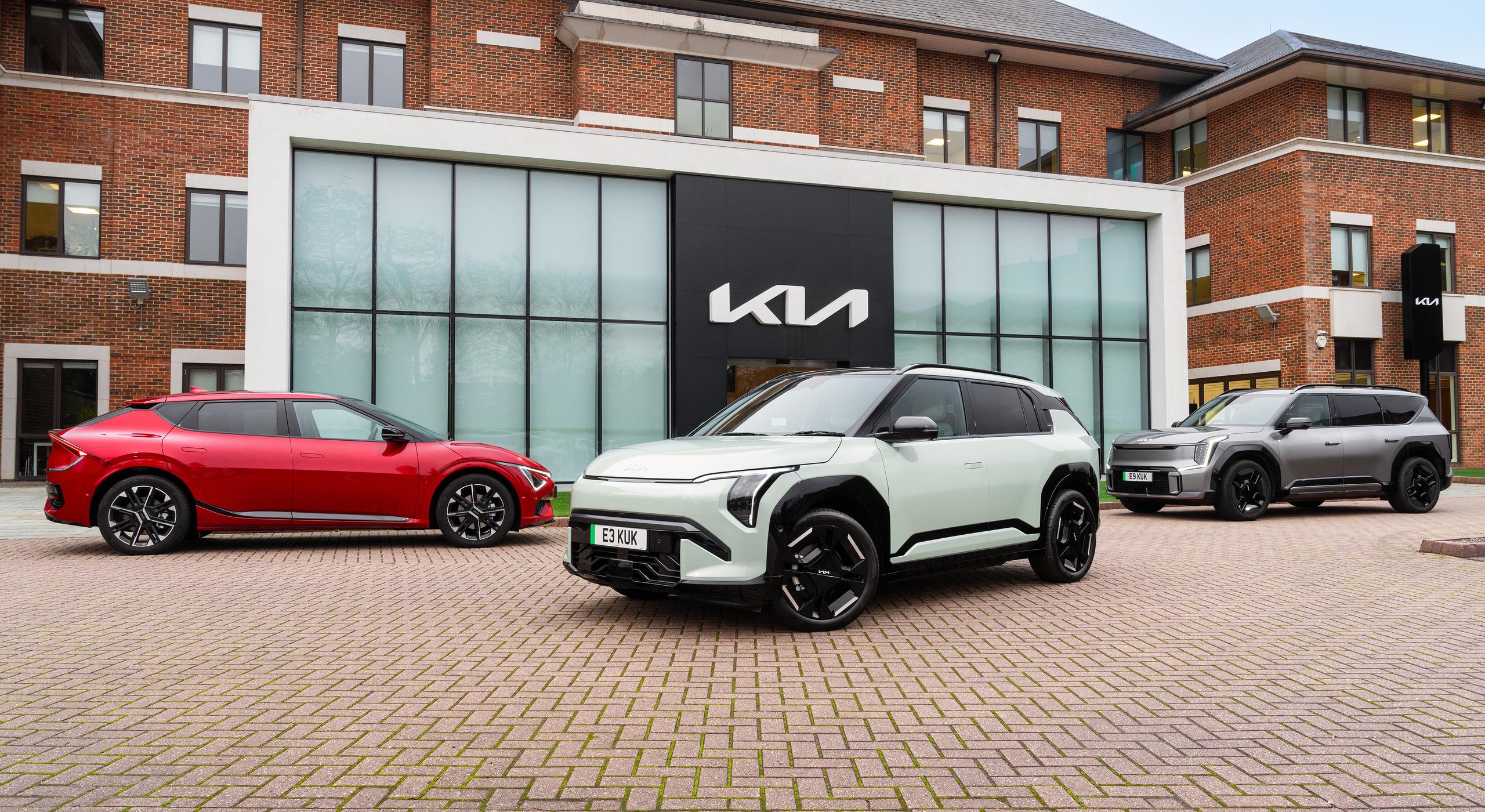 3 Kia Vehicles in from of a Kia location