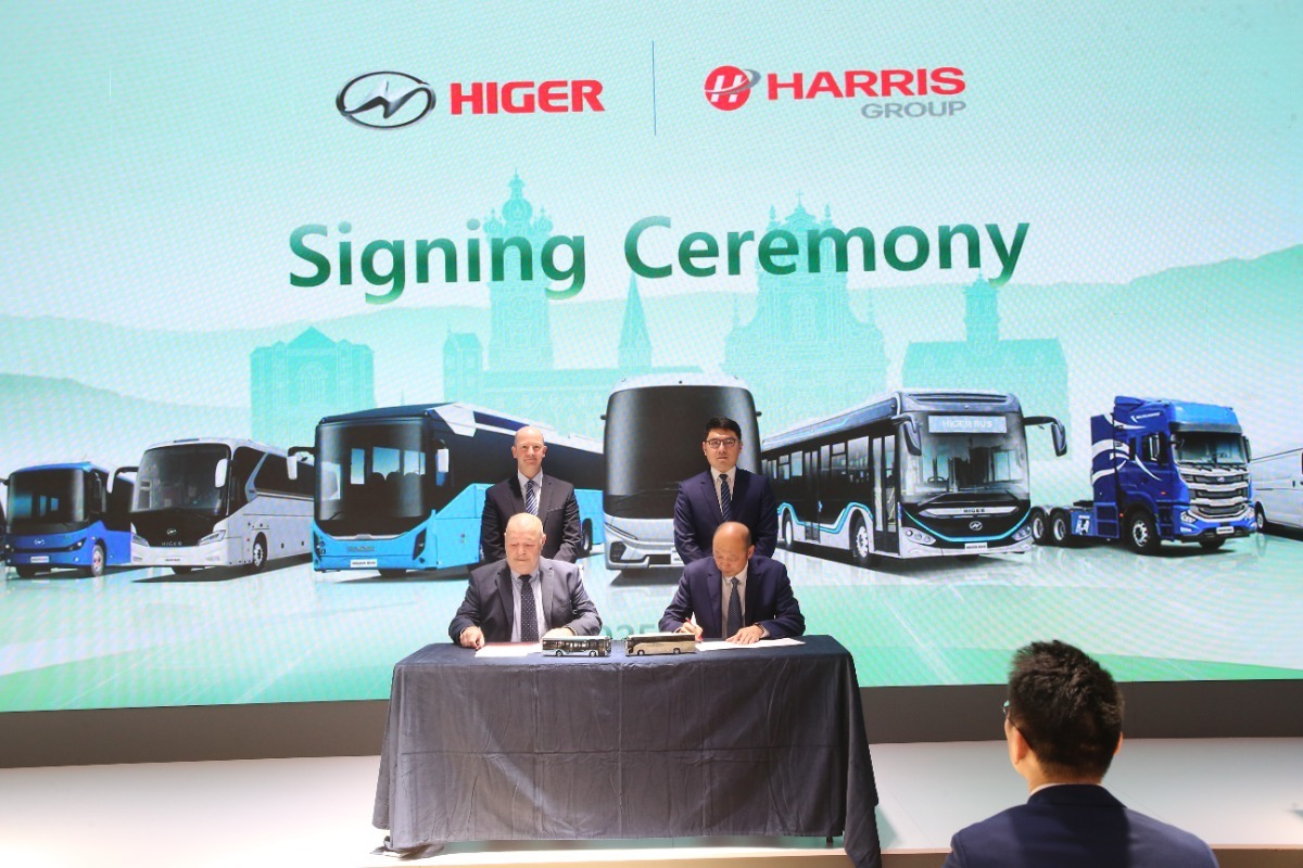 Harris Bus & Coach UK signs 10-year strategic cooperation with Higer Bus.