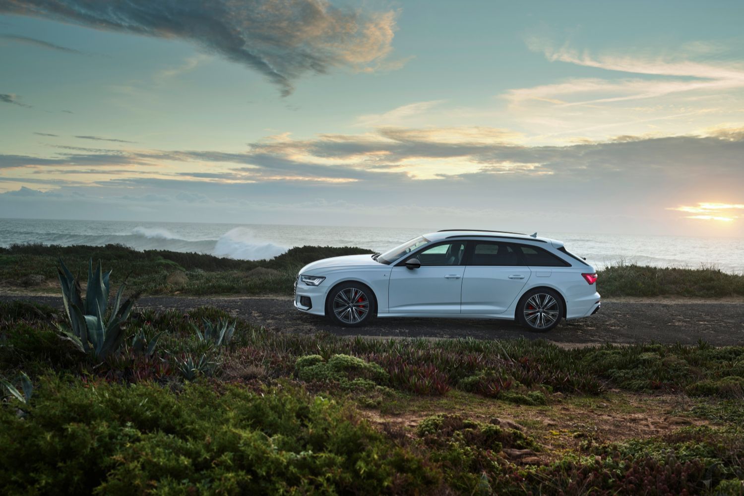 New Audi A6 Avant TFSI e in white side view of the vehicle showcasing its sporty alloys