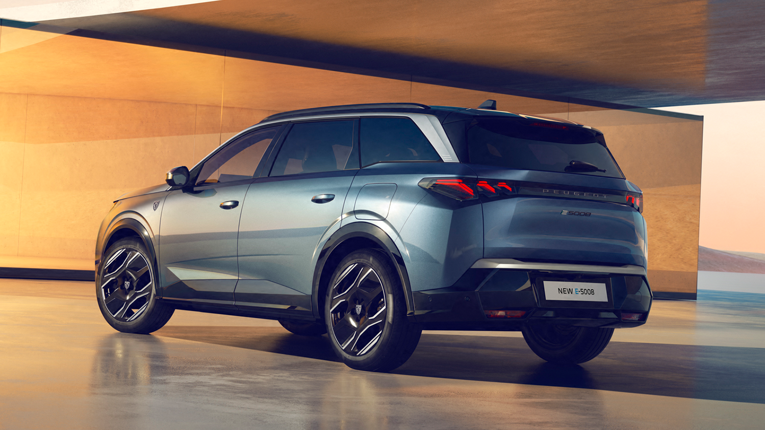 New Peugeot E-5008