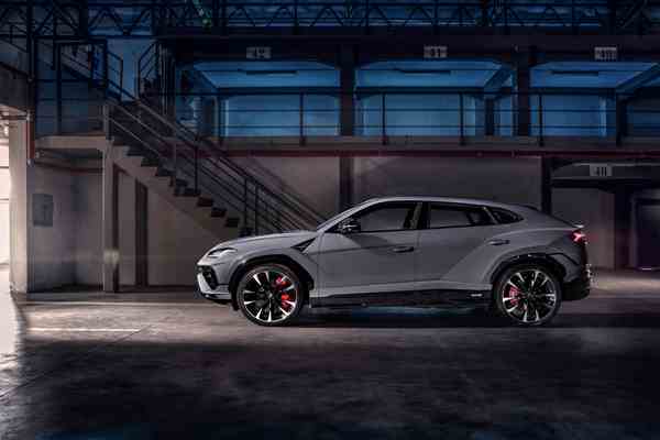 Lamborghini Urus SUV: Models, Generations and Details