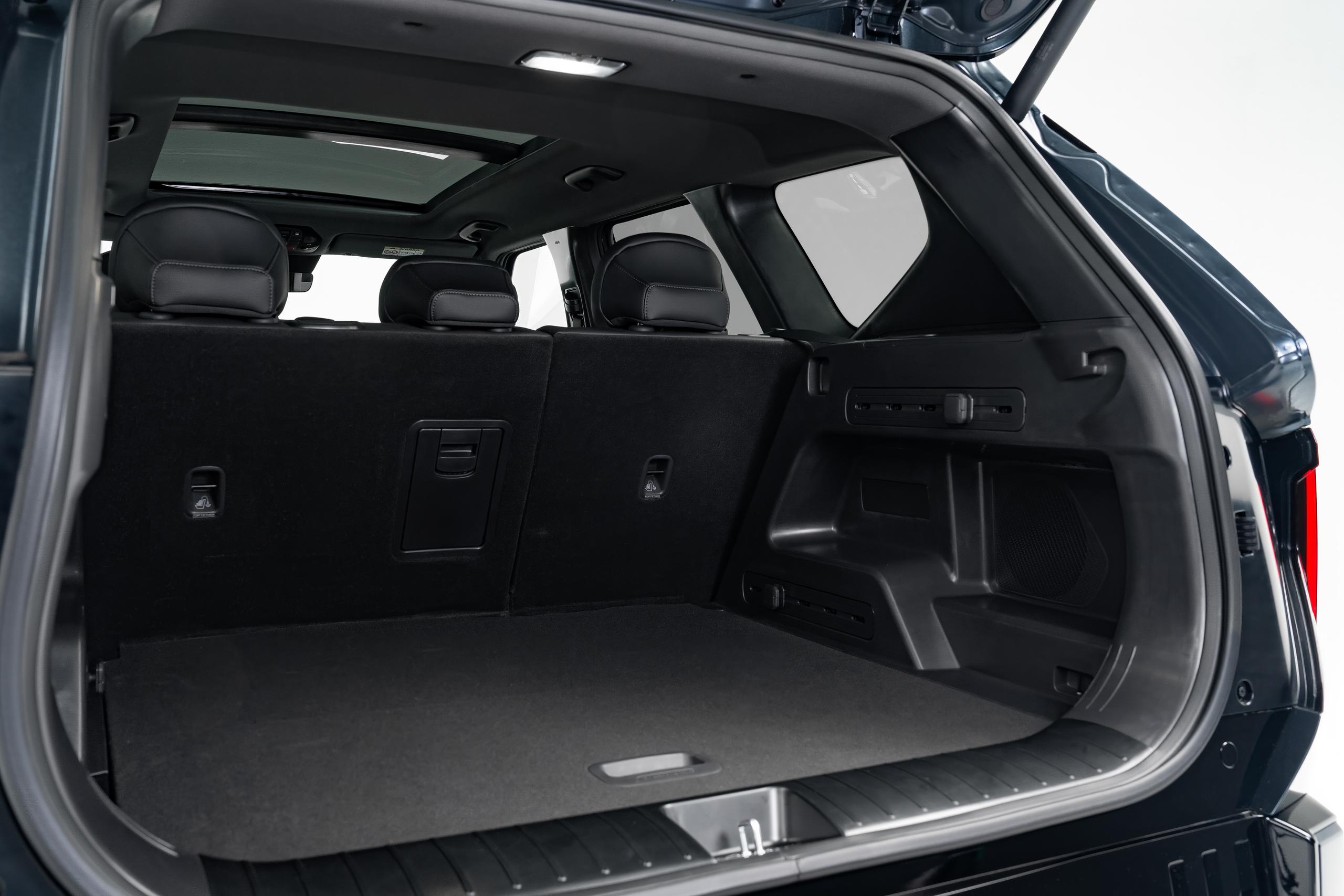 Trunk size of Black Kia EV5