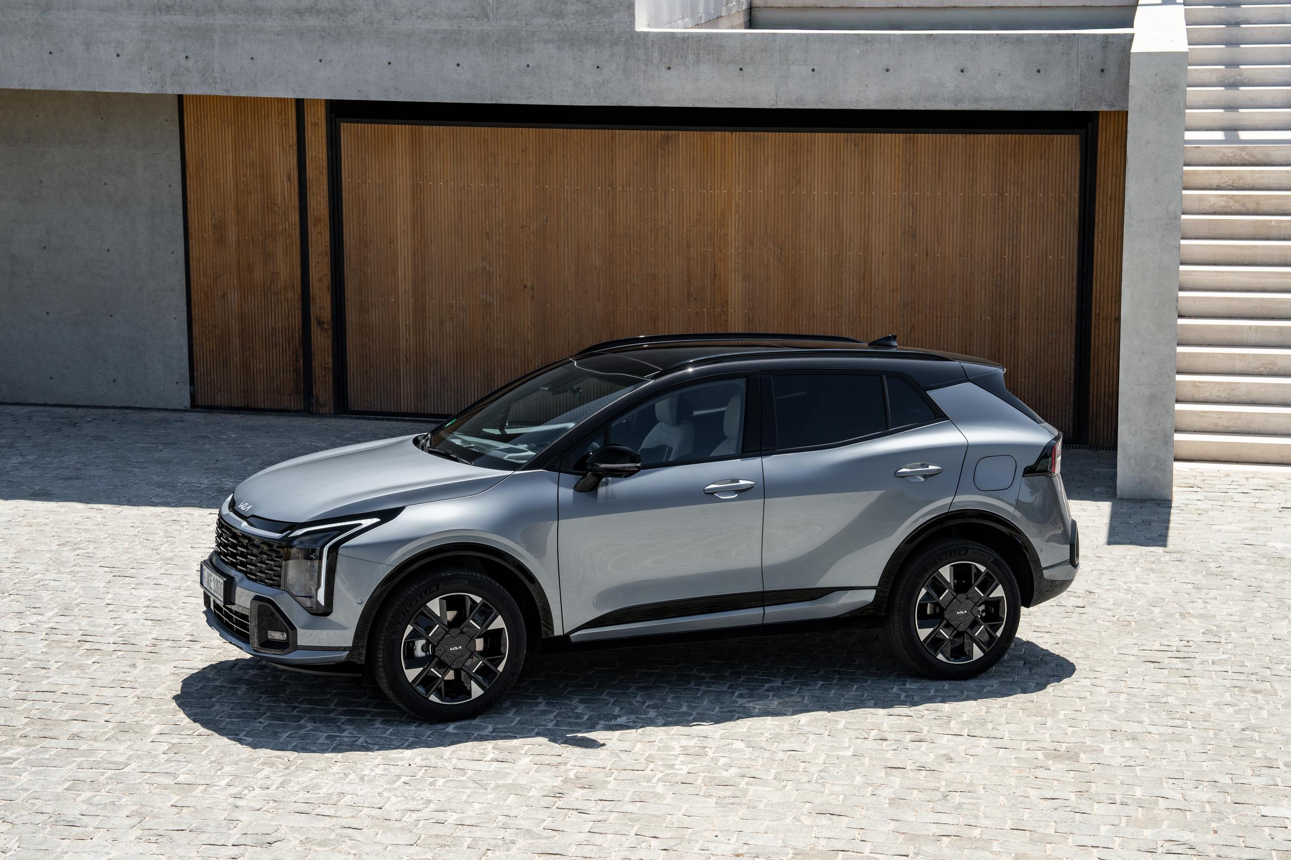 side view of 2025 kia sportage