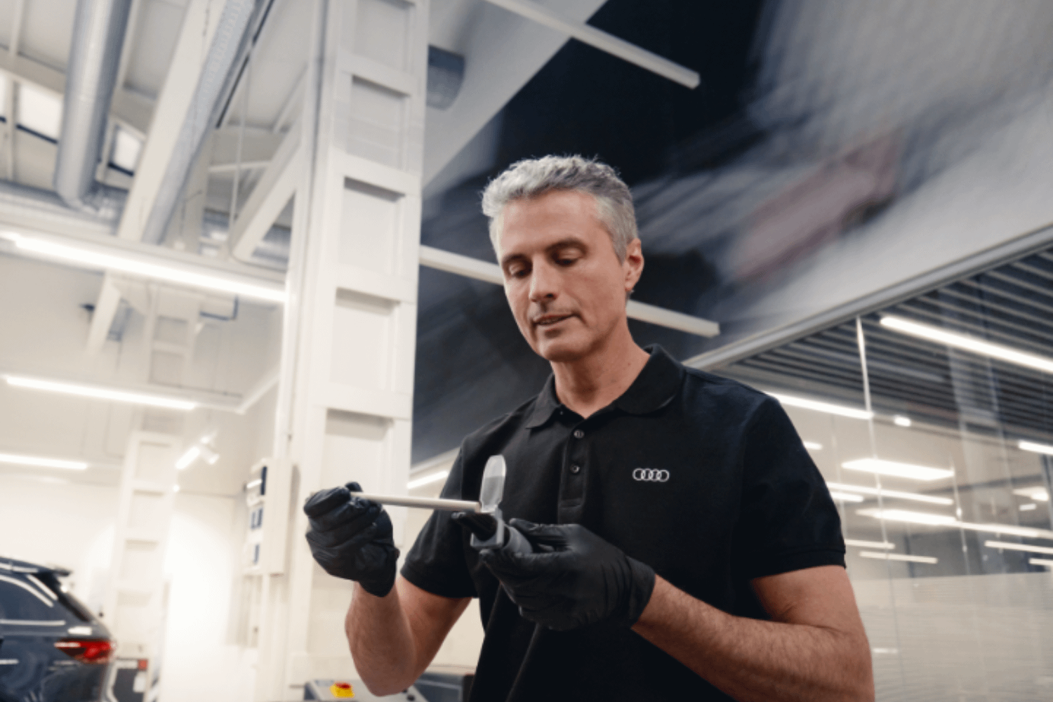 Approved used Audi mechanic image