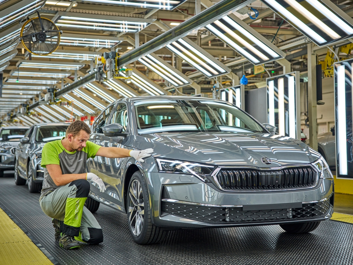 Škoda Auto Produces First Units of Updated Octavia in Kvasiny