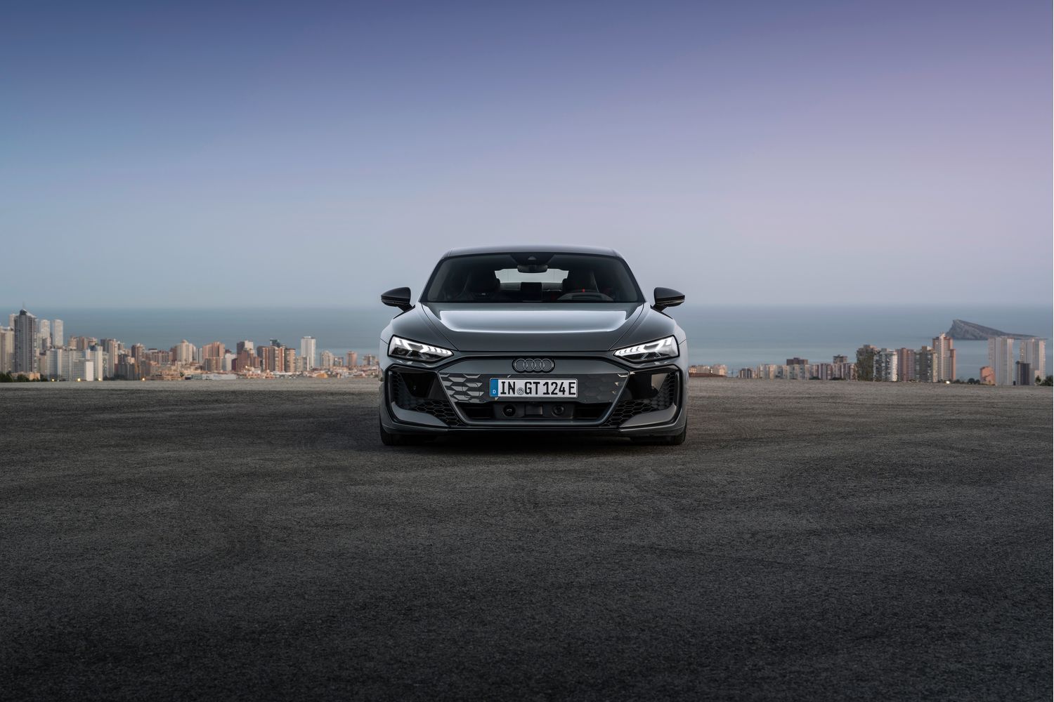 Front view of the Audi RS e-tron GT 2024.