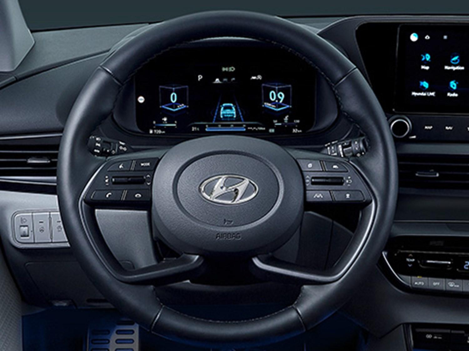 Hyundai Bayon Advanced Cockpit, steering wheel and display