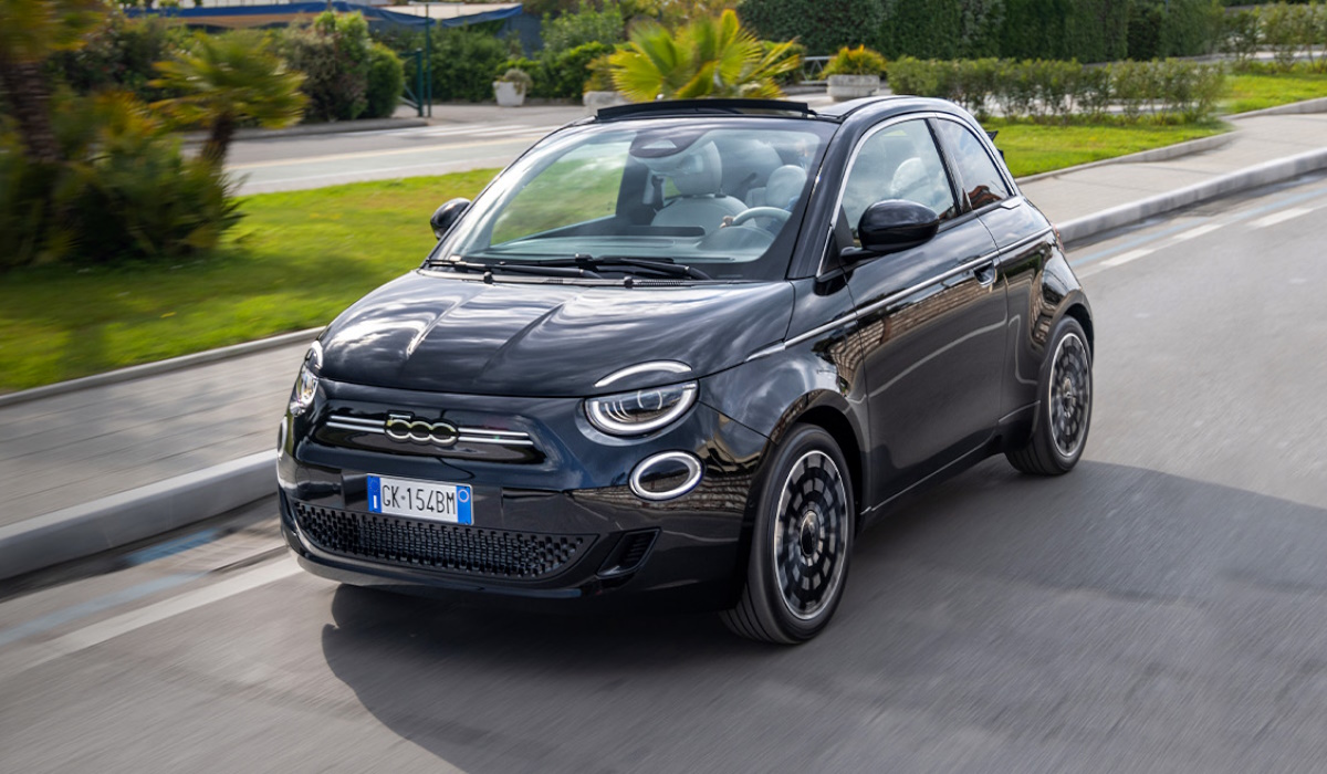 Black Fiat 500 electric