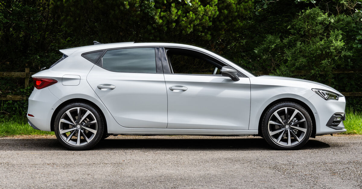 Side-view of SEAT Leon FR in White