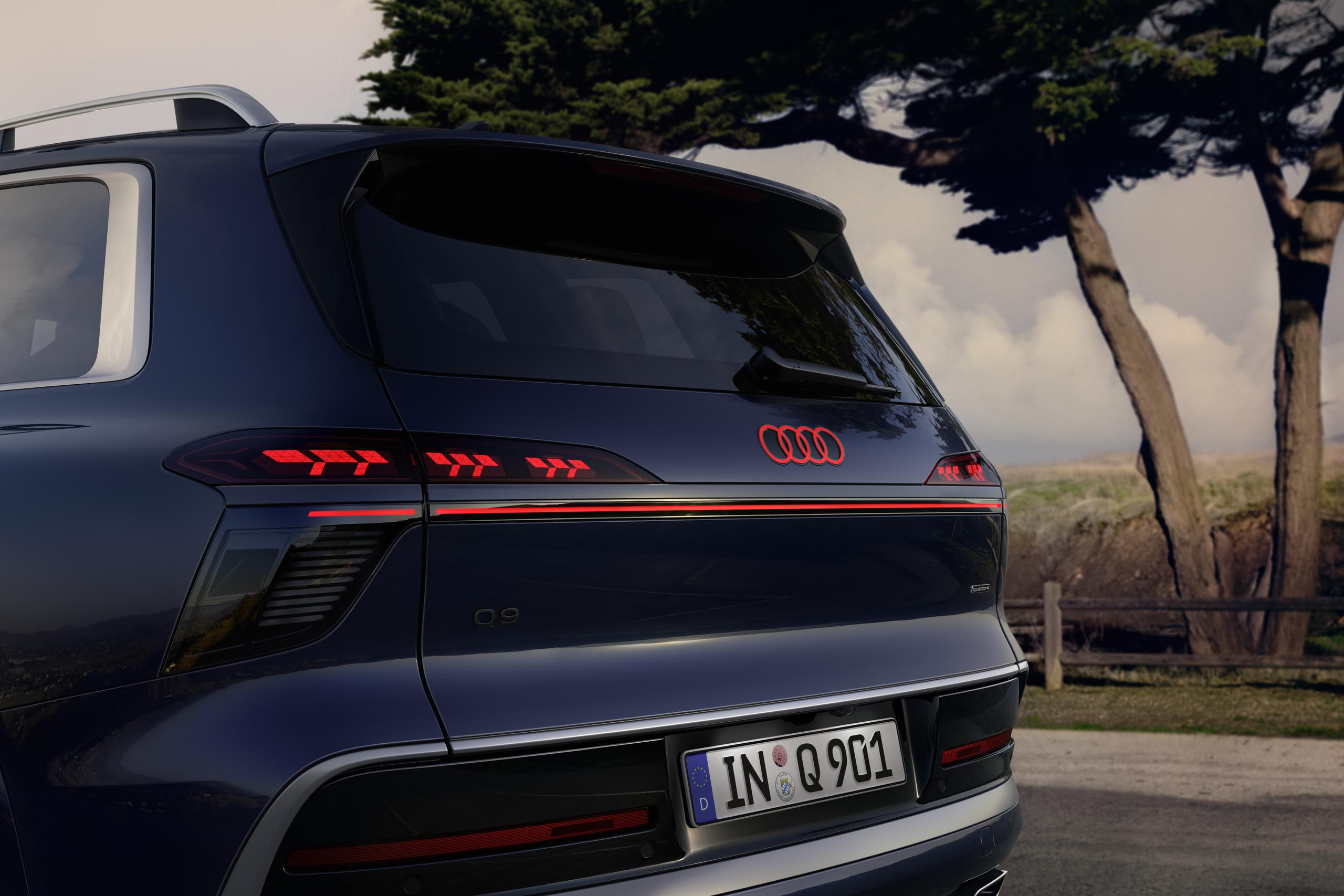 Exterior behind of the new Audi Q9