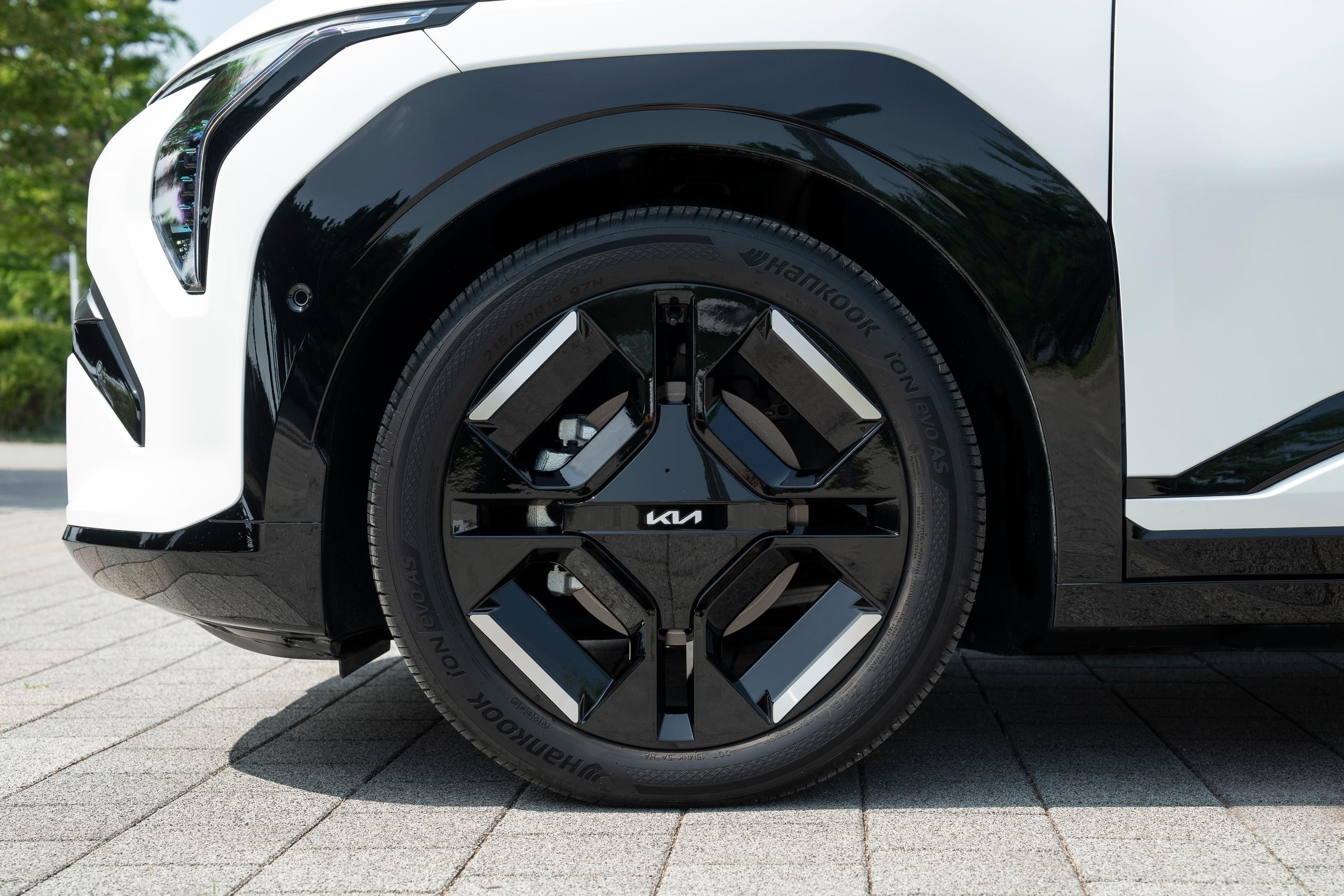 Kia EV3 wheel