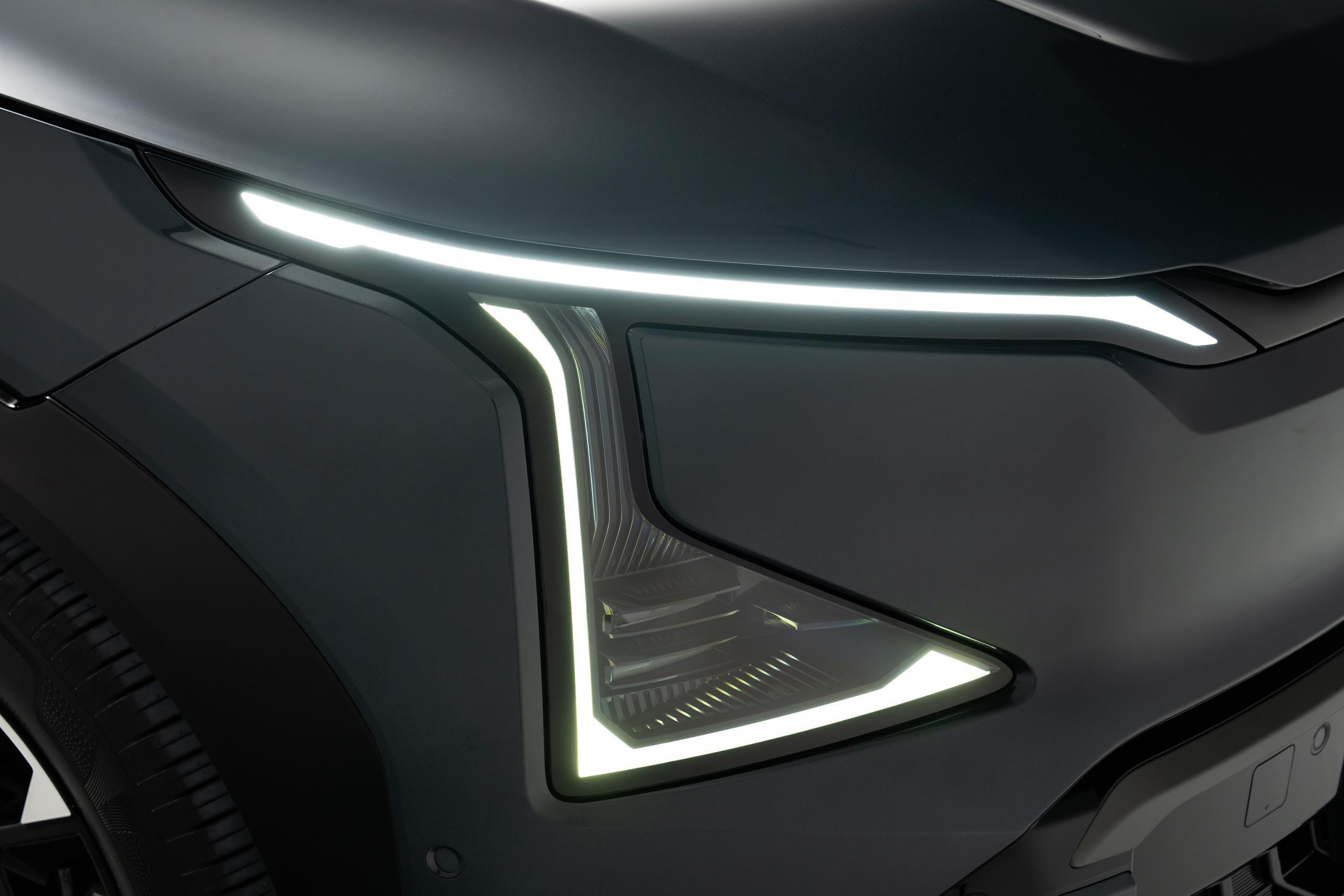 Light features of Black Kia EV5