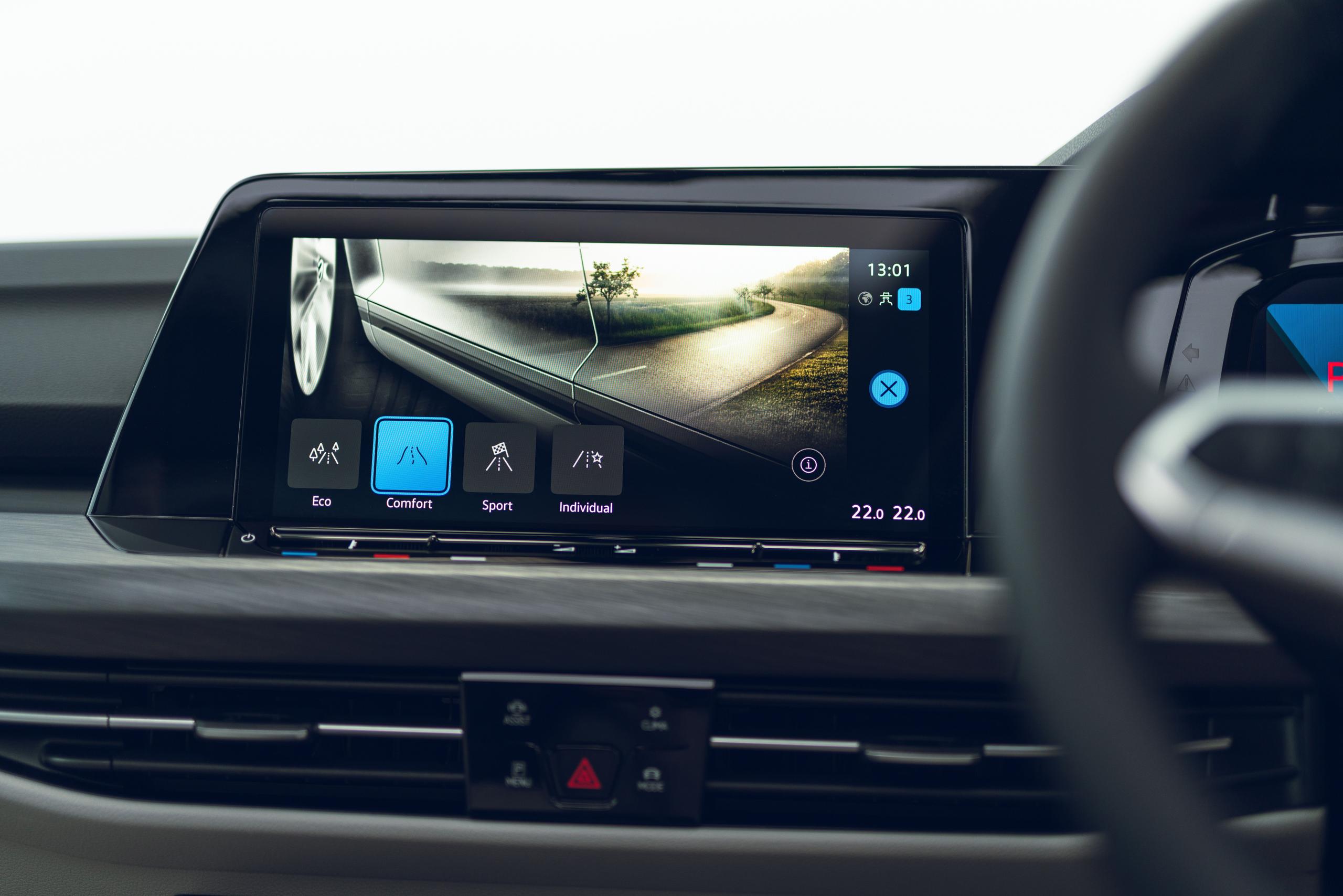 Interior view of the new Volkswagen Golf Estate, close-up of the central infotainment system with comfort mode activated