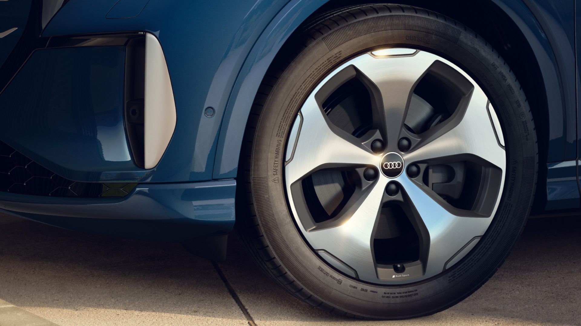 New Q4 SUV e-tron