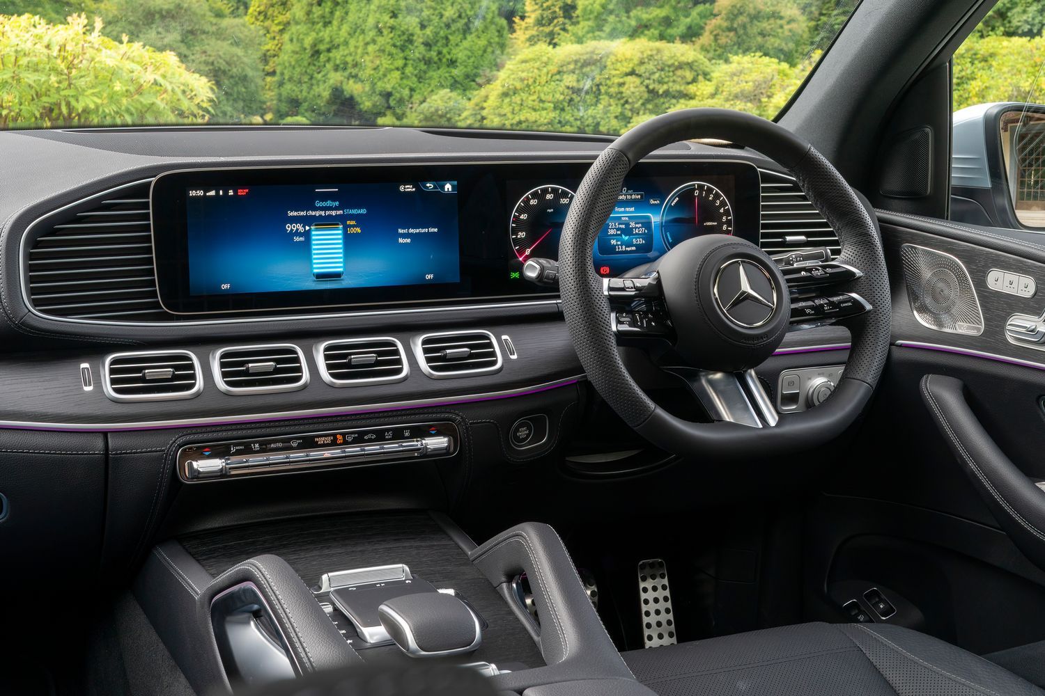 Black steering wheel and widescreen driver display inside the Mercedes-Benz GLE.