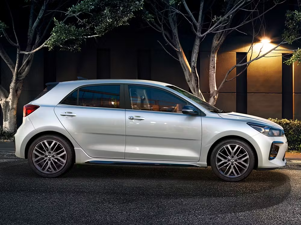 KIA Rio side on