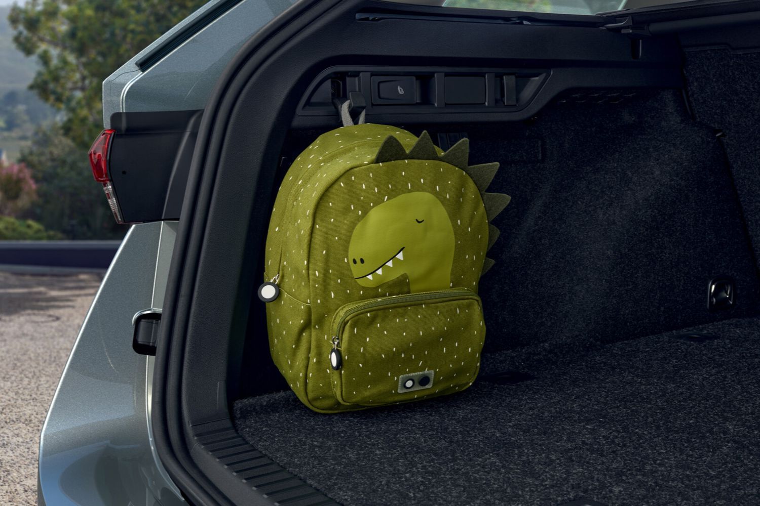 Experience Skoda. Genuine Skoda Accessories. Backpack hooked on boot clip.