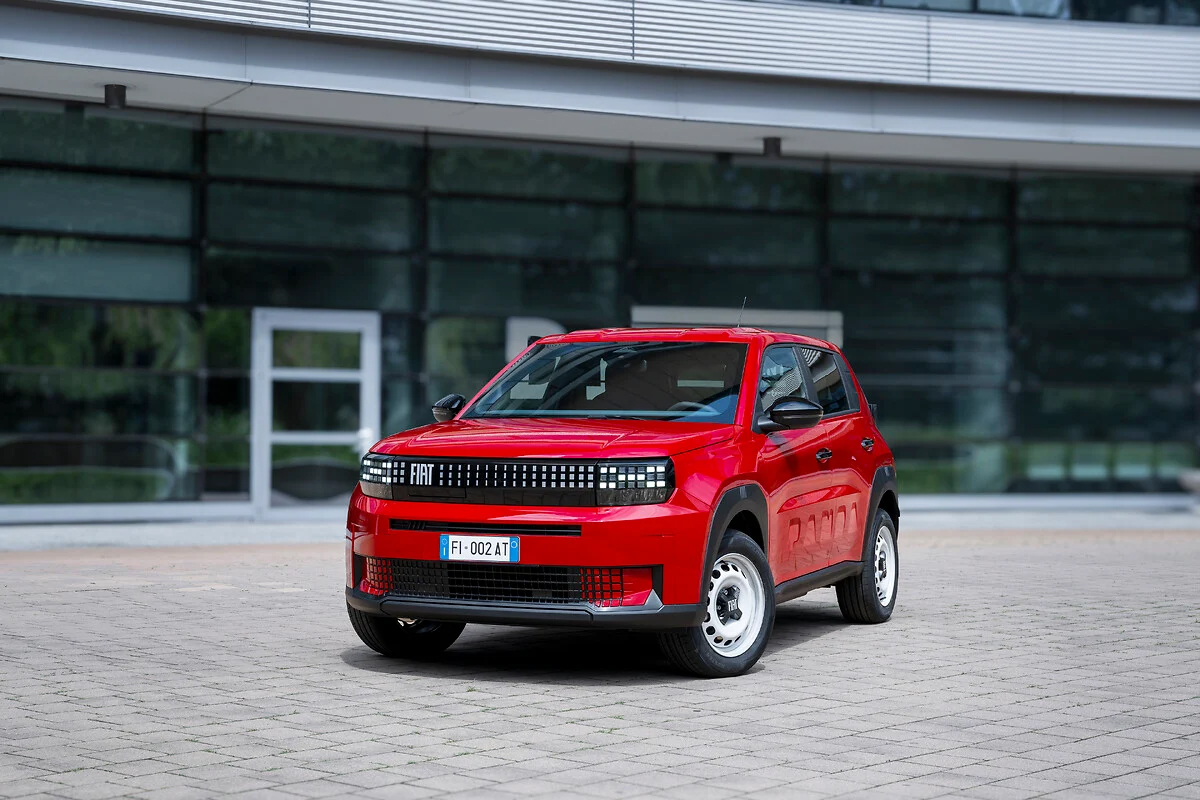 REd Fiat Grande Panda