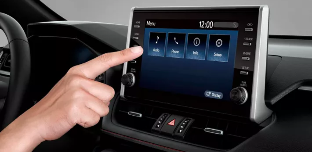 User using Suzuki Infotainment system