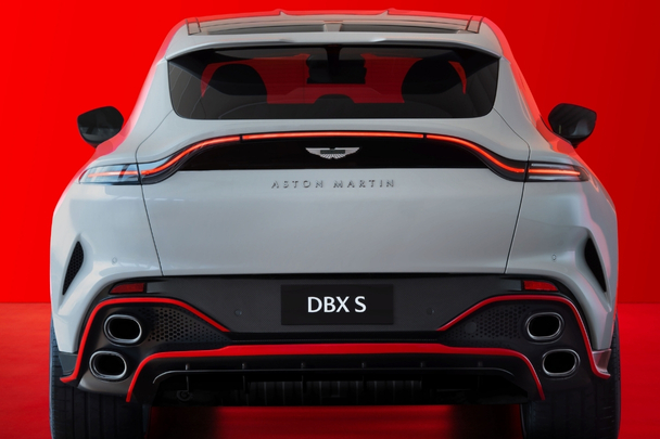 DBX S rear