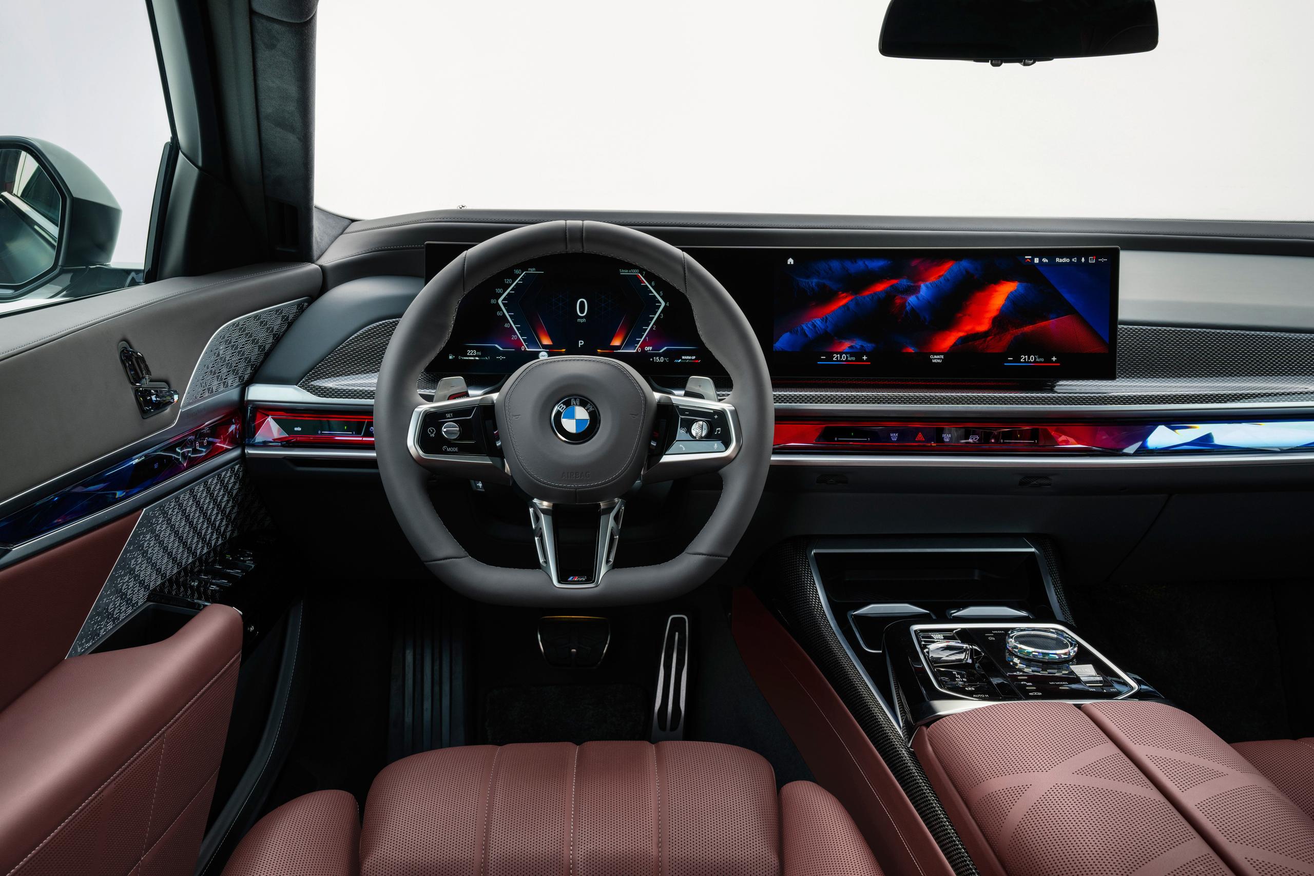 New BMW 7 Series digital cockpit and infotainment display