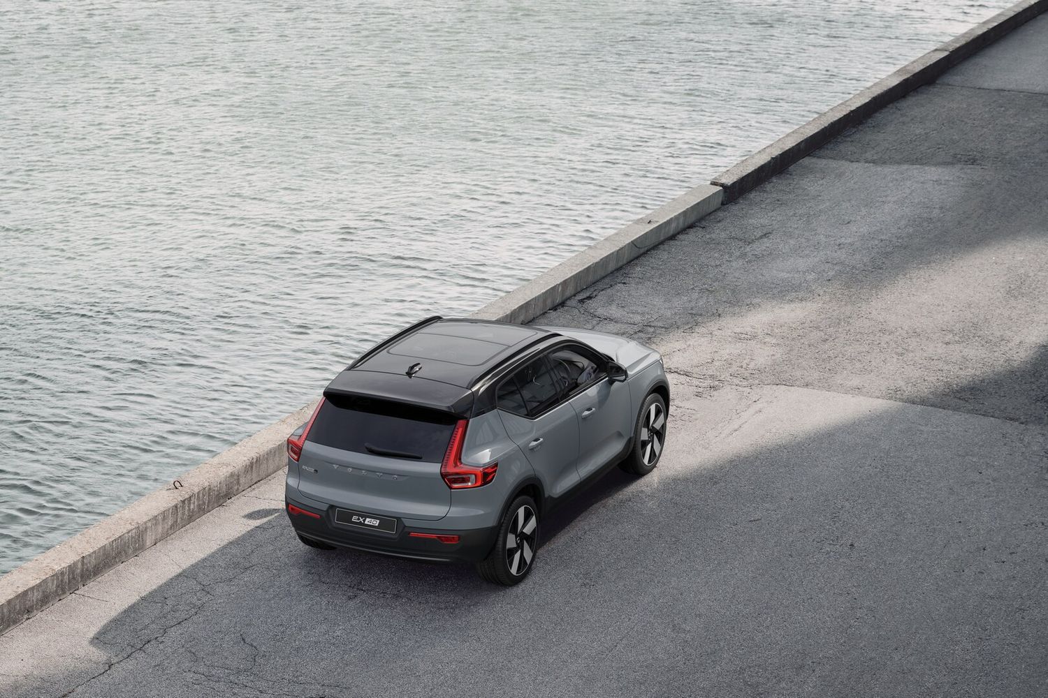 Rear view of the Volvo EX40