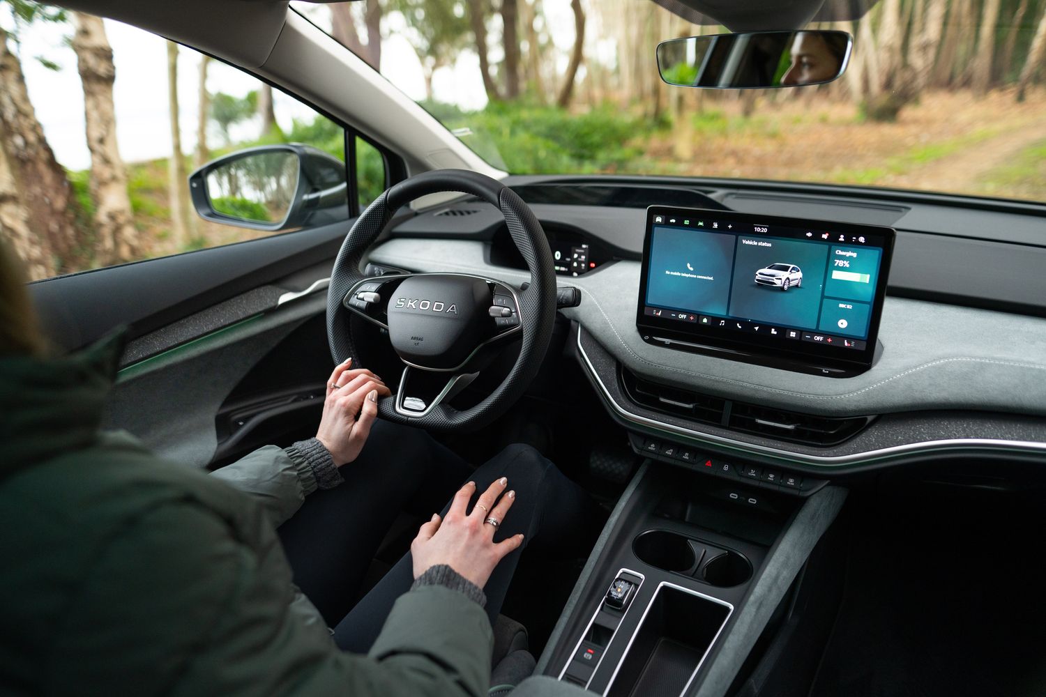 Interior view of the new Škoda Enyaq, featuring the advanced infotainment with touchscreen technology..