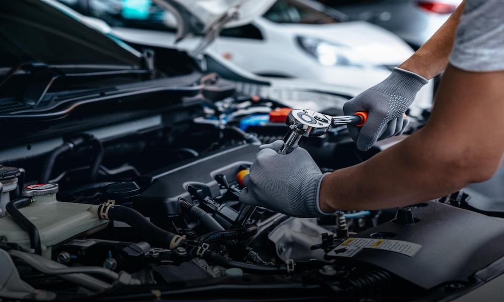 Engine being fixed