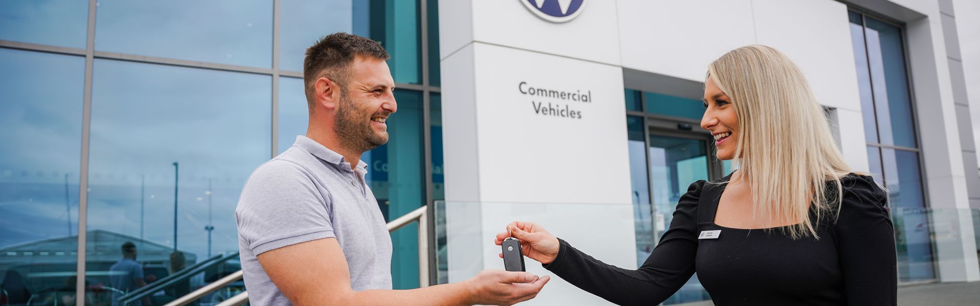 Agnew Van Centre Service Advisor hands over keys to customer after routine maintenance