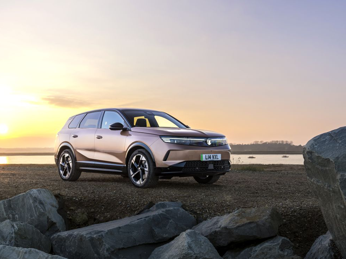 Vauxhall Grandland Wins ‘Best EV Medium SUV' at the Great British Fleet Awards 2025