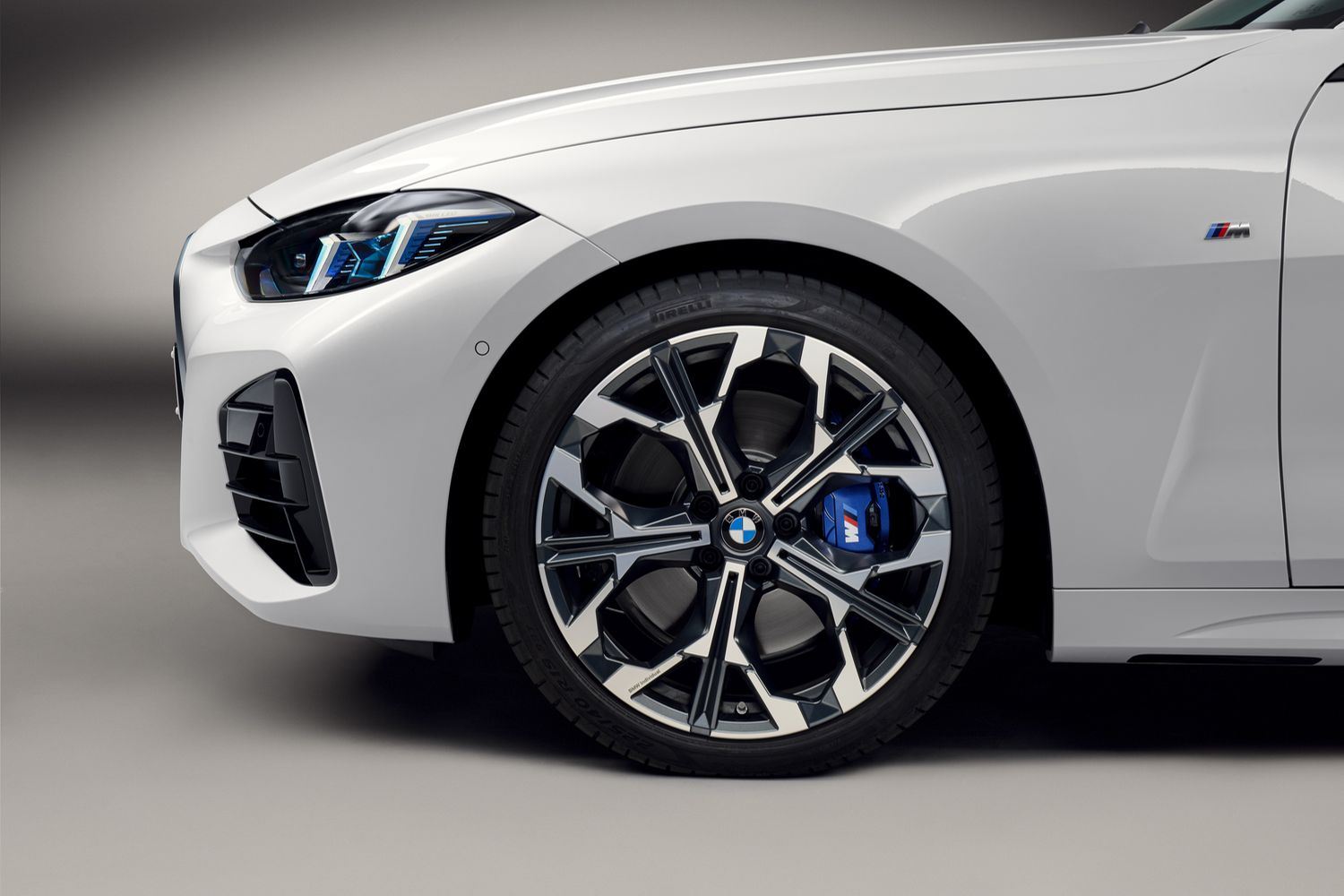 Side view of the BMW 4-Series Convertible in white, close-up on alloy wheel