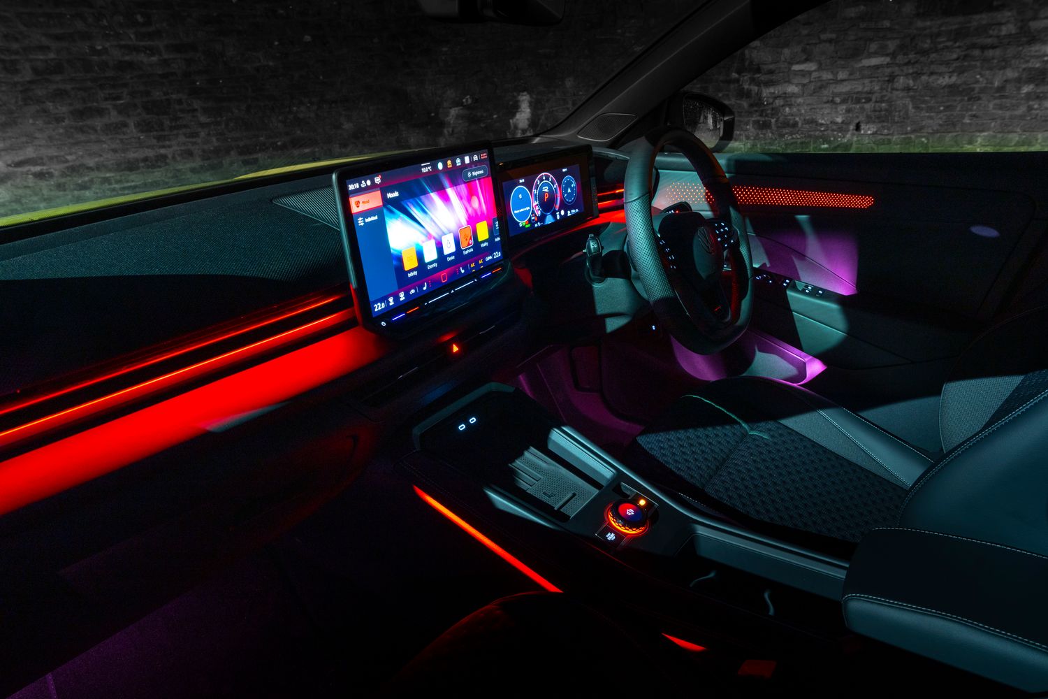 Interior lighting available in different colours in the new Volkswagen T-Roc