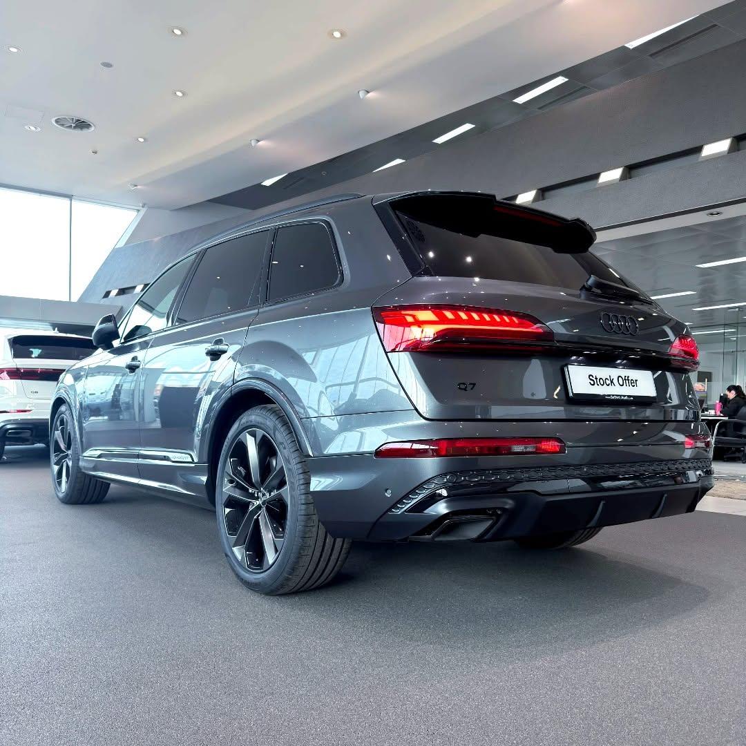 New Audi Q7 exterior view