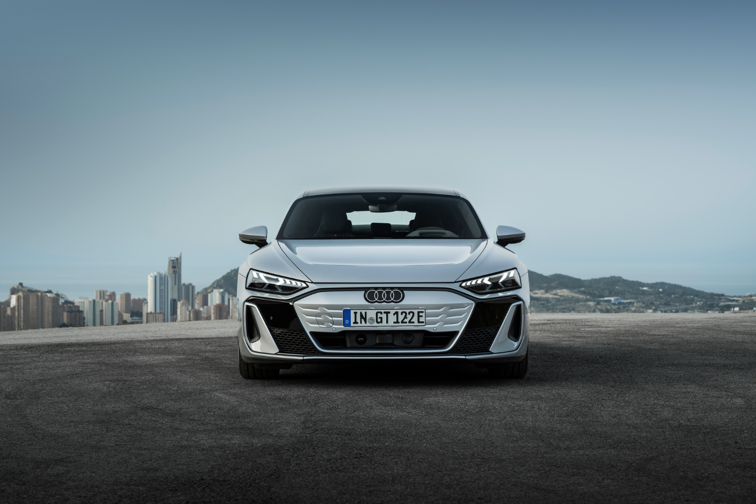 Front end of the new Audi S e-tron GT in Florett silver metallic.