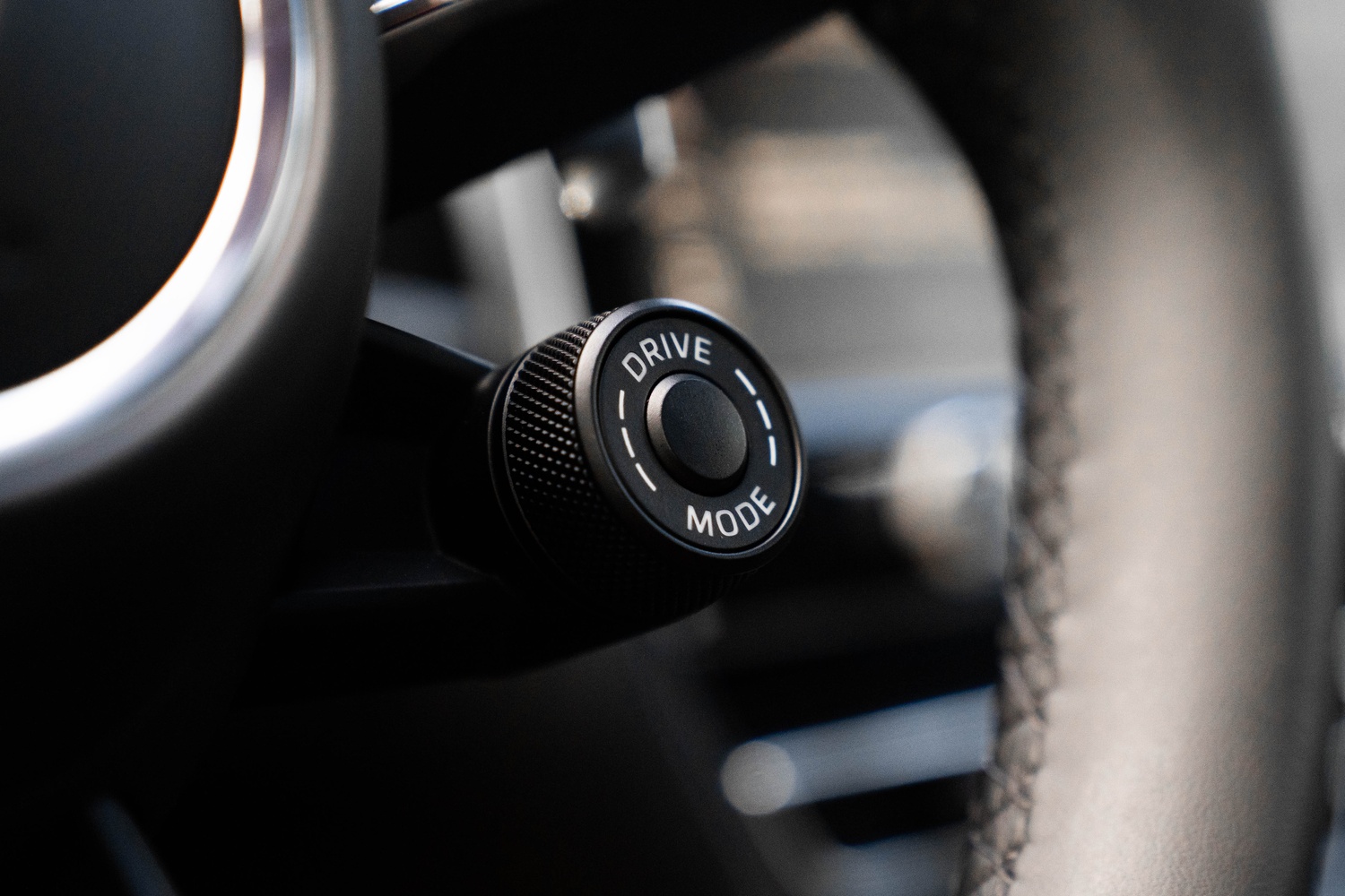 Interior view of the new Porsche Macan, close-up of the 'Drive Mode' instrument