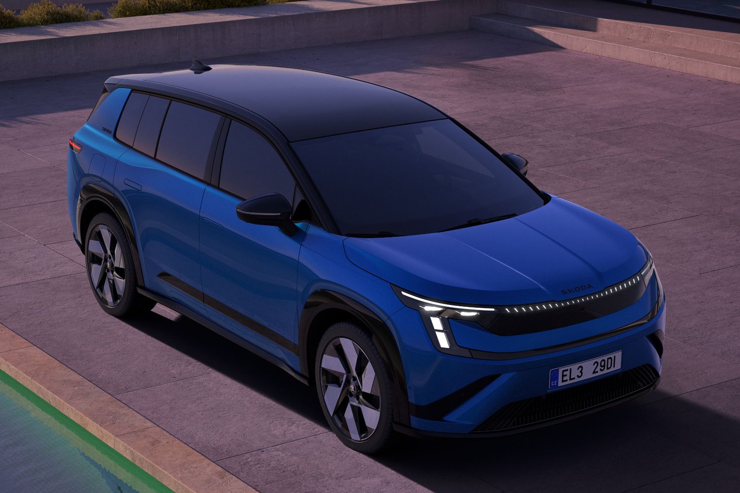 Side view of the new Skoda Peaq, available at Agnew Skoda