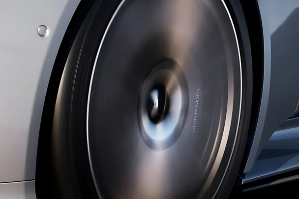 DB12 Volante transmission