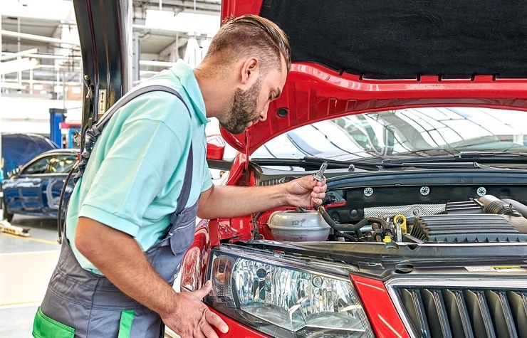 Man fixing Skoda car