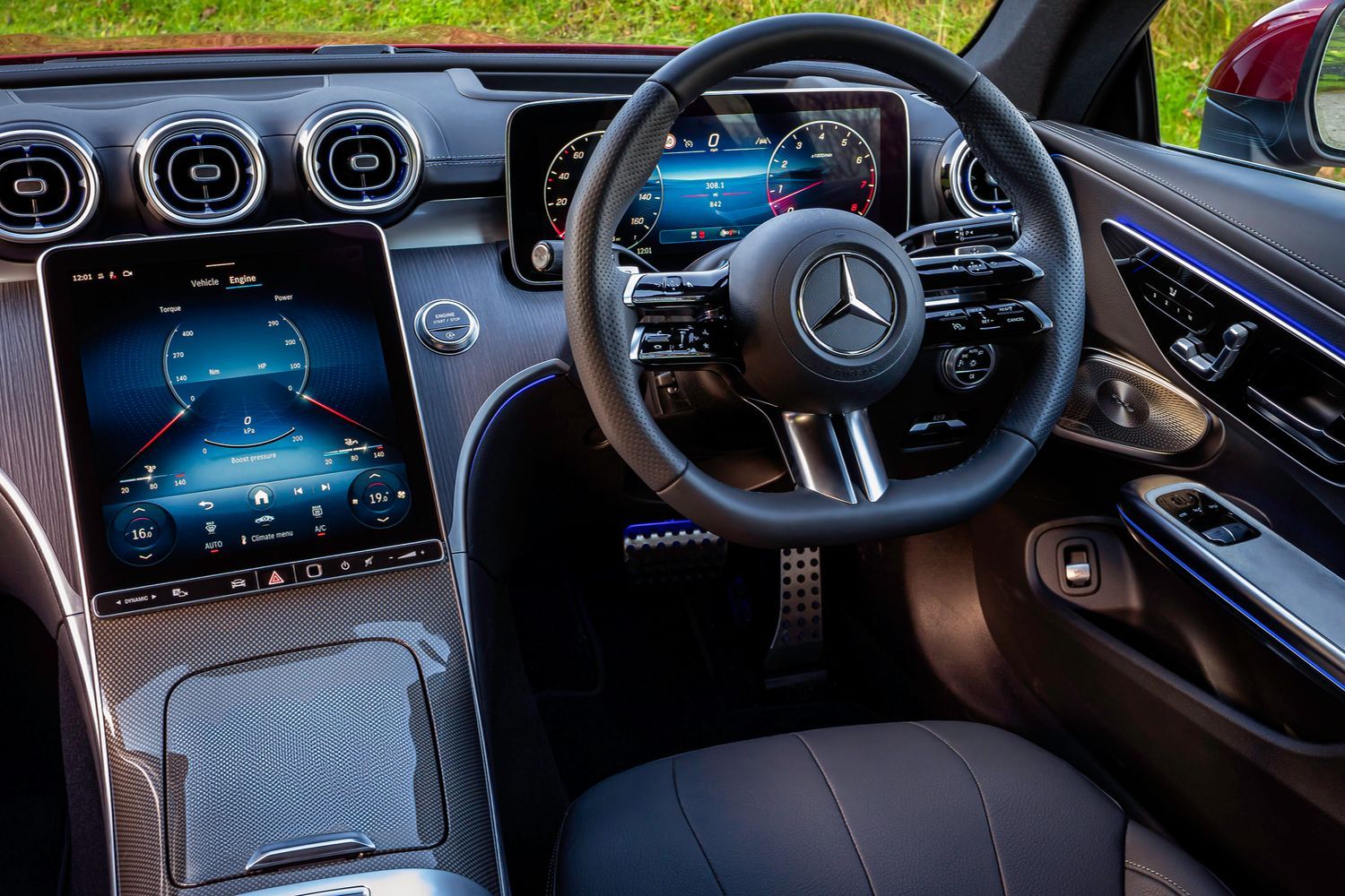 CLE Coupé interior technology