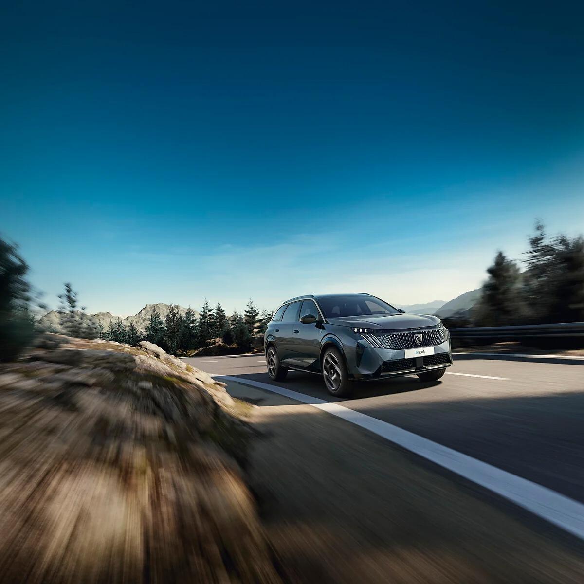 PEUGEOT Unleashes Dual-Motor 325 E-3008 and E-5008