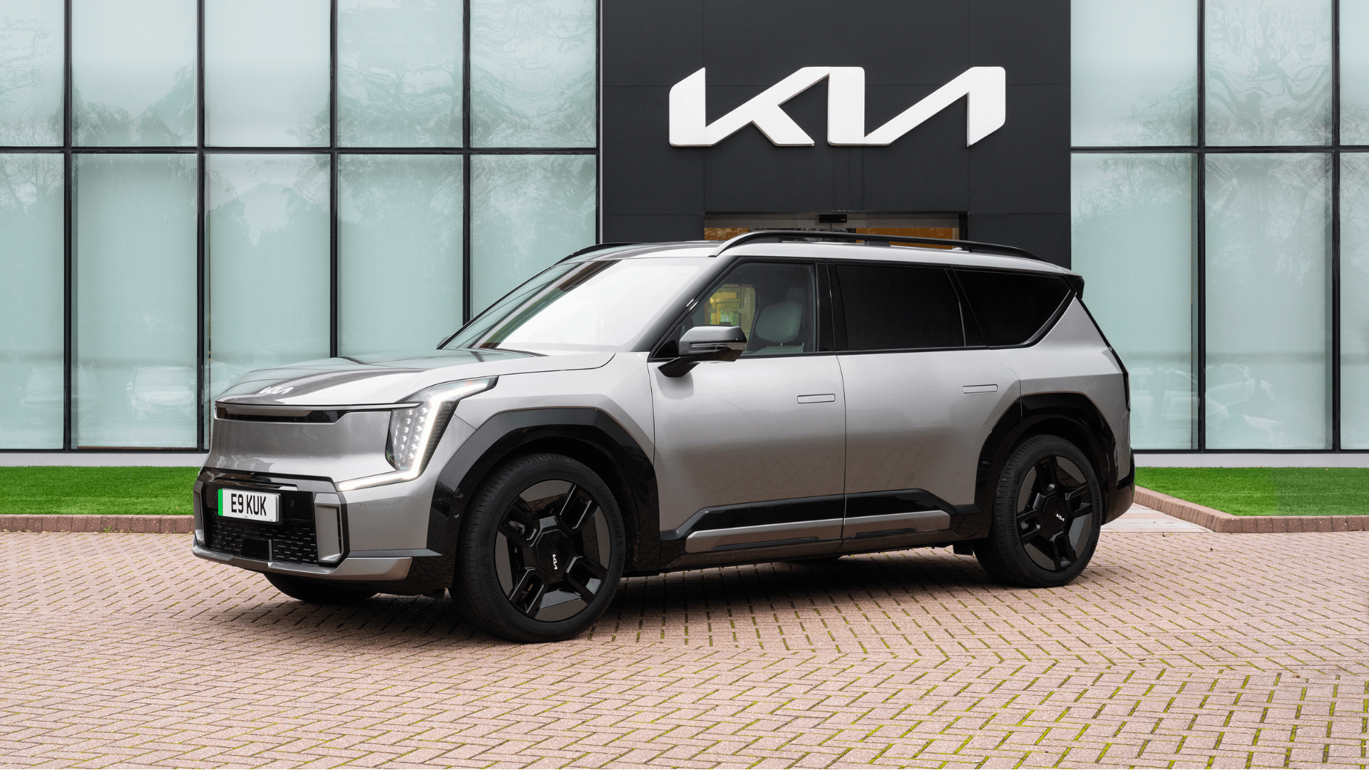 Triple win for Kia at annual Scottish Car of the Year Awards