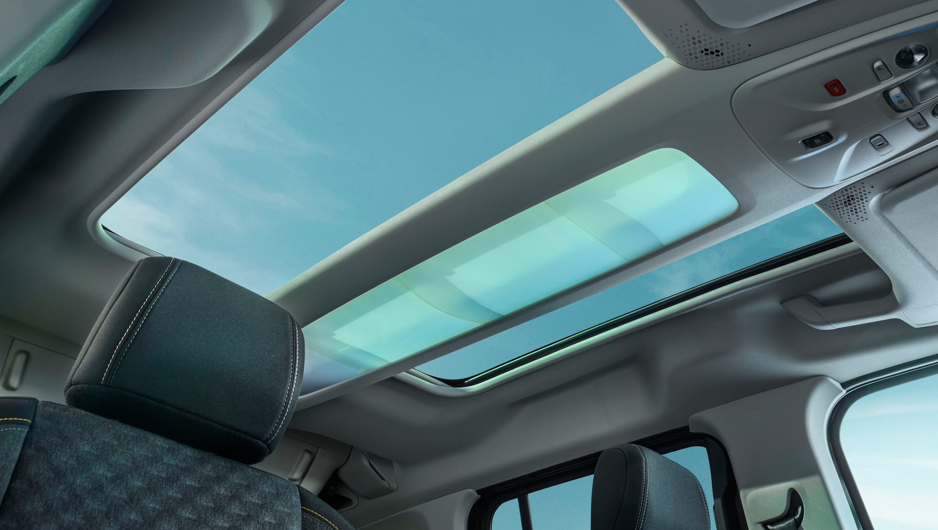 roofline of a Peugeot Rifter