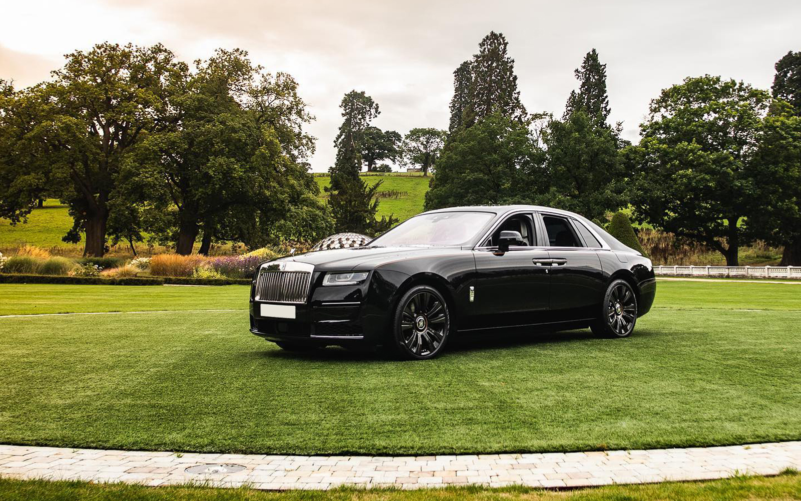 RollsRoyce Spectre EV Gets First Digital Tuning Job Might Trigger Our  Wraith  autoevolution